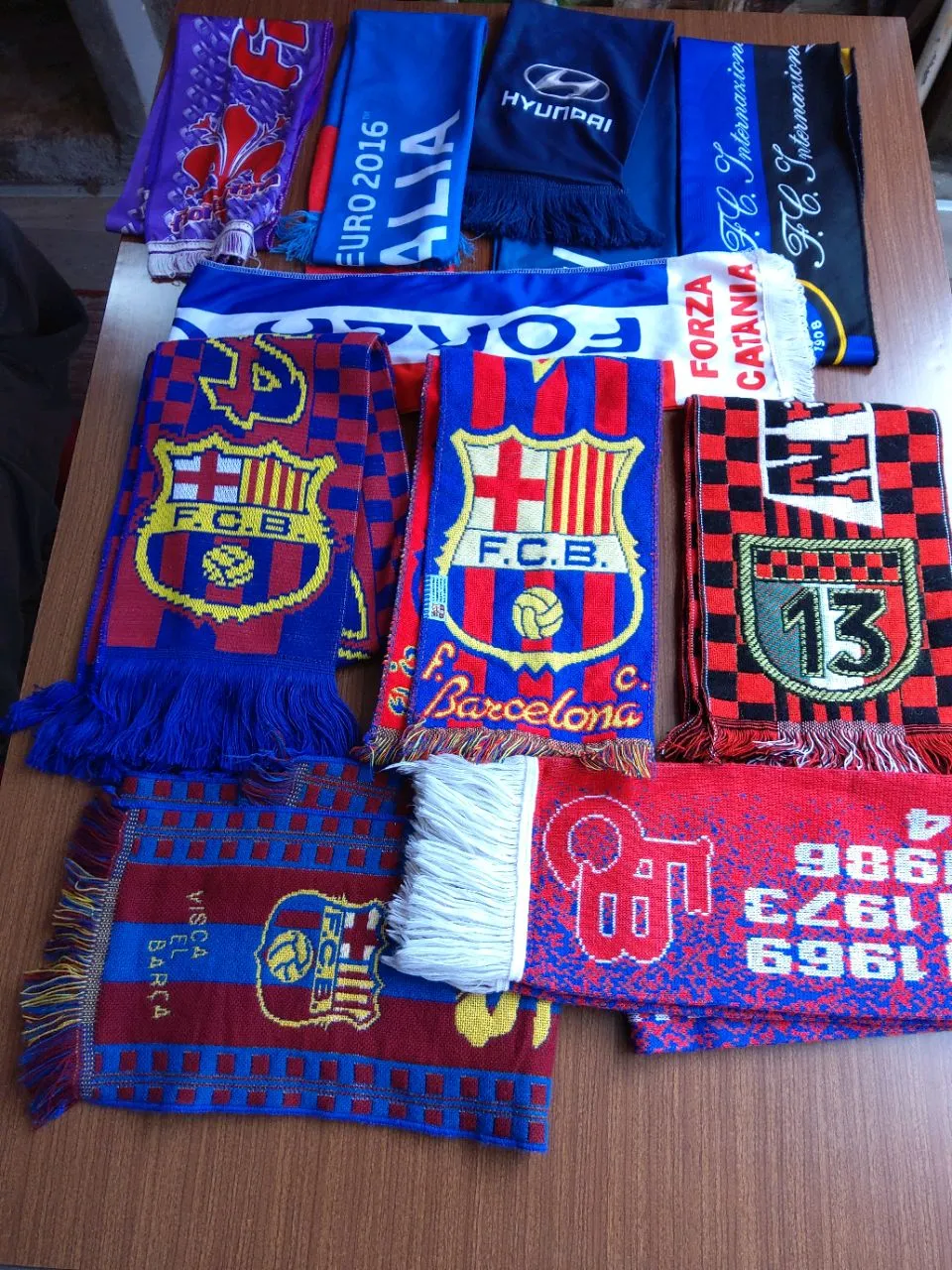 10 x Mixed  European Football /Soccer Sport Scarves Barcelona Bayern and Italian Clubs