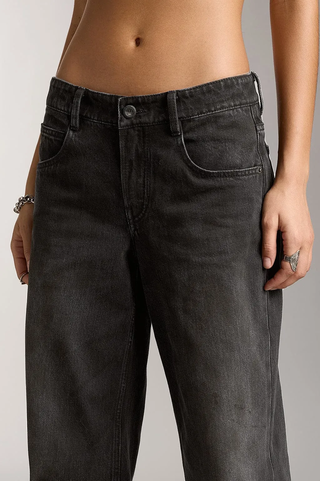 Low-Rise Wasteland Jeans In Black