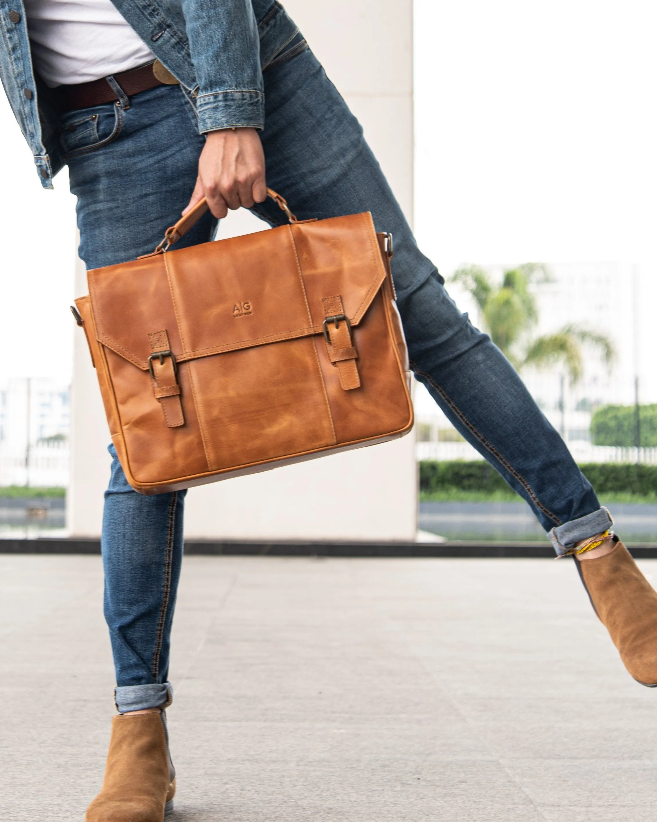 Nevada Messenger Bag in Cognac Leather