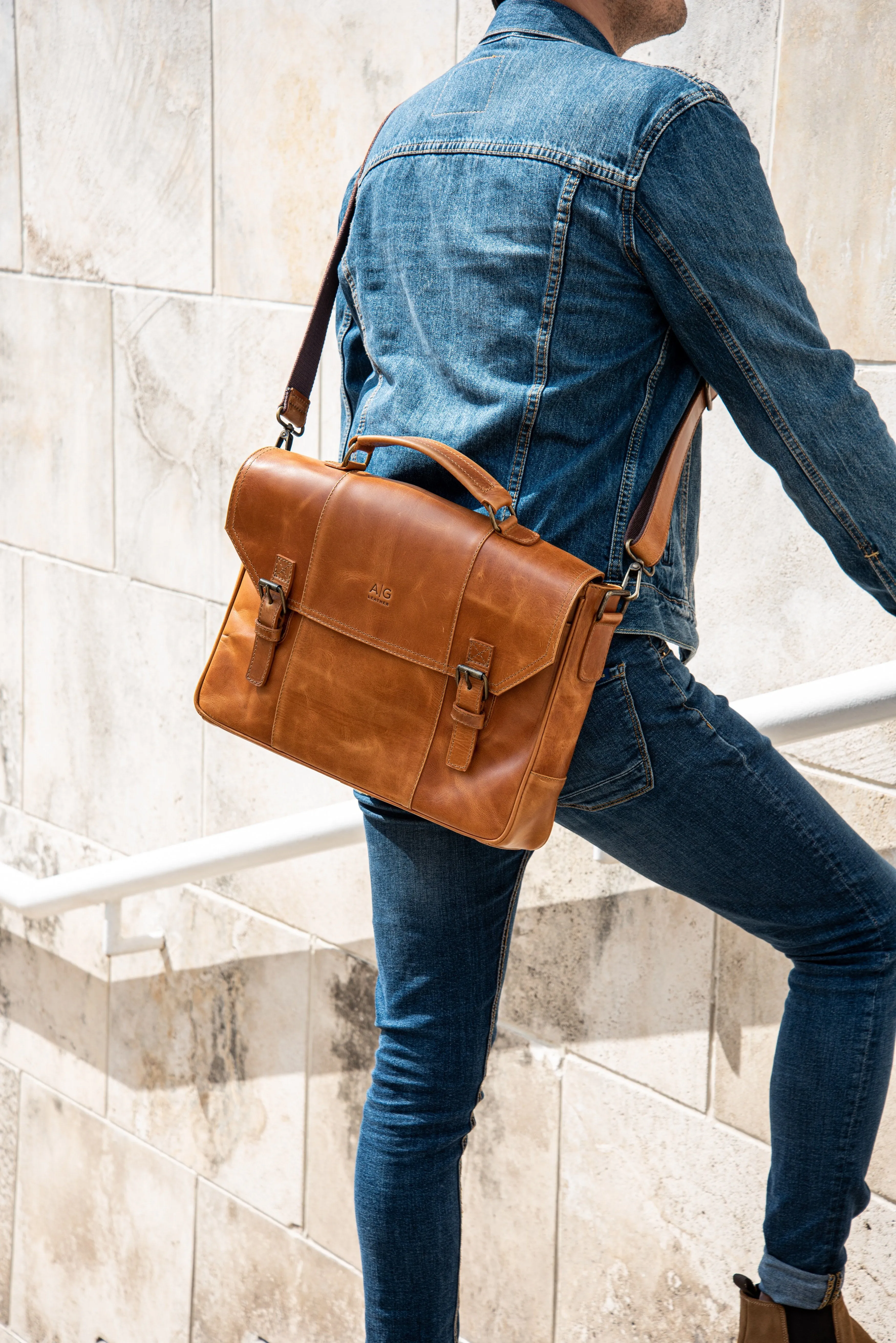 Nevada Messenger Bag in Cognac Leather